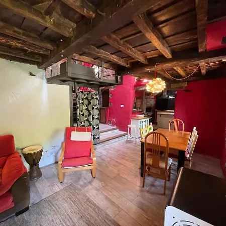 La Casa Roja De Quiros