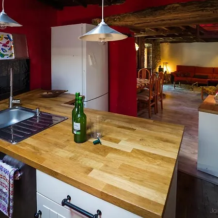 La Casa Roja De Quirós *
